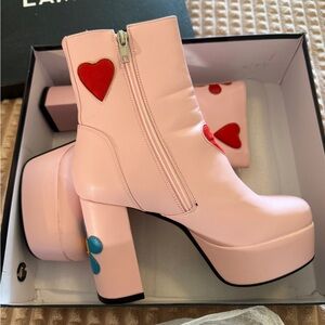 La Moda Pink Platform Boots – Retro Floral & Heart Design – Gently Used